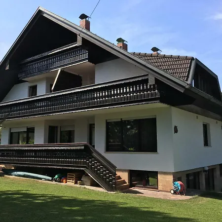 مكان تخييم غلامبينغ هاوسيز - جي ماكس بليد